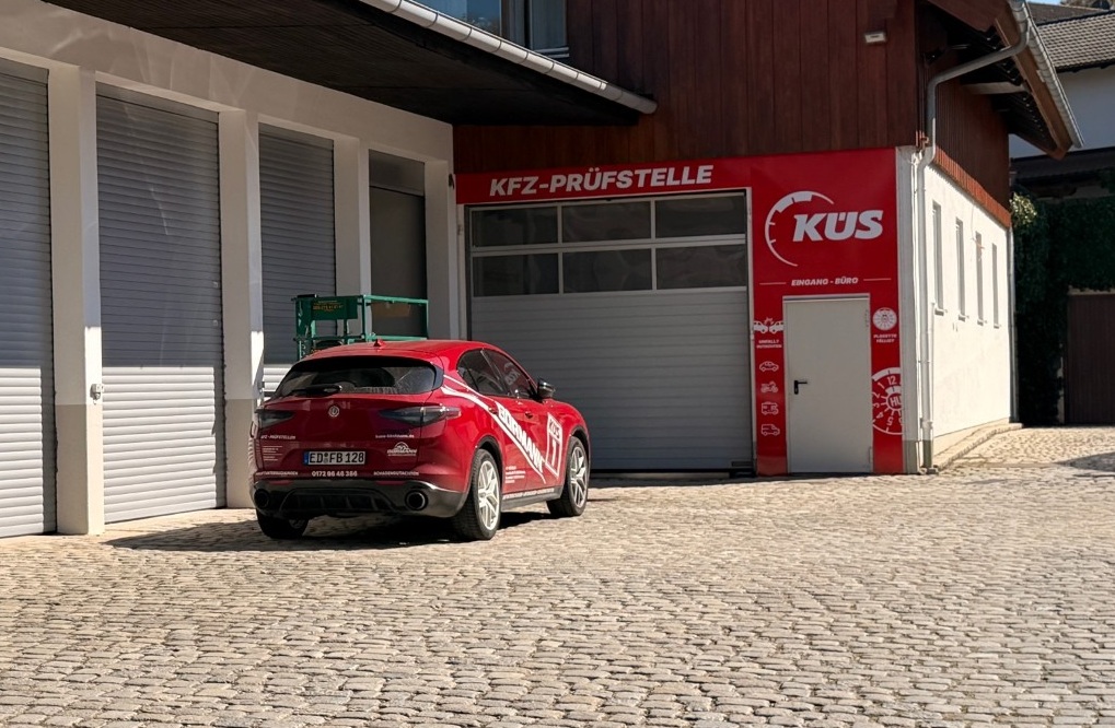 Anfahrt zur KÜS Prüfstelle Taufkirchen Außenansicht