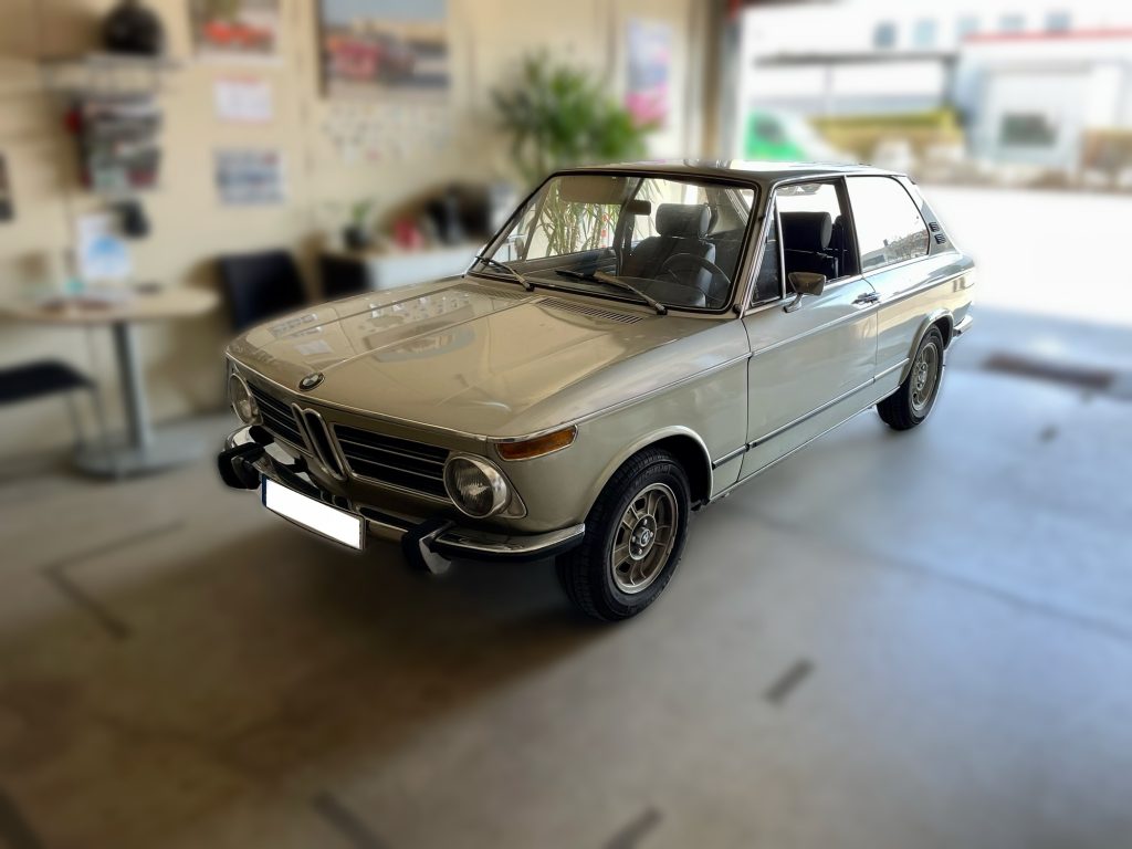 BMW Oldtimer in sehr gutem Zustand bei Oldtimereinstufung für H-Kennzeichen in Taufkirchen