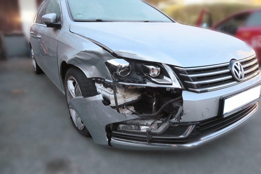 Frontschaden an VW Fahrzeug für Kfz Schadengutachten